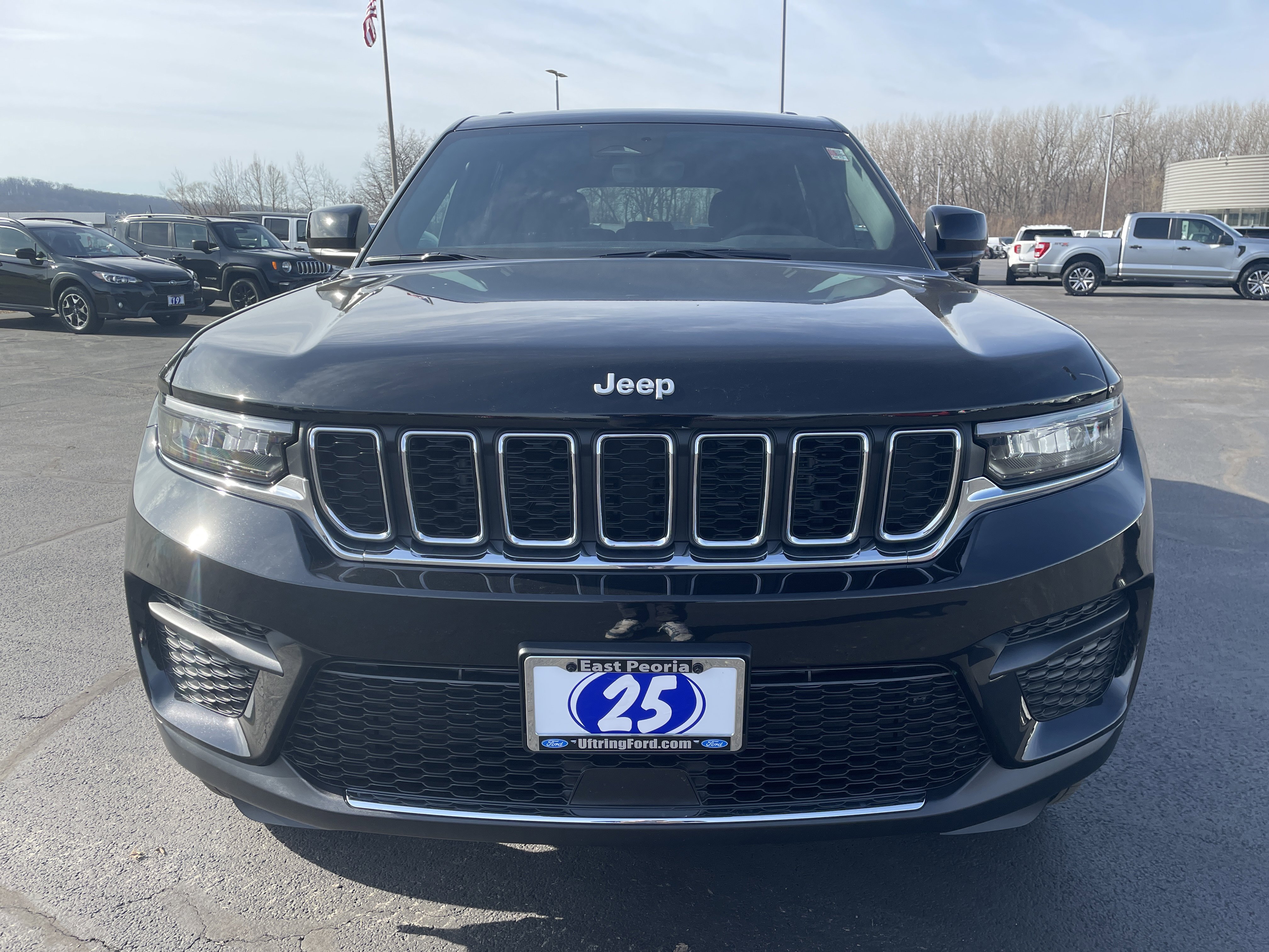 Used 2025 Jeep Grand Cherokee Laredo X image 8