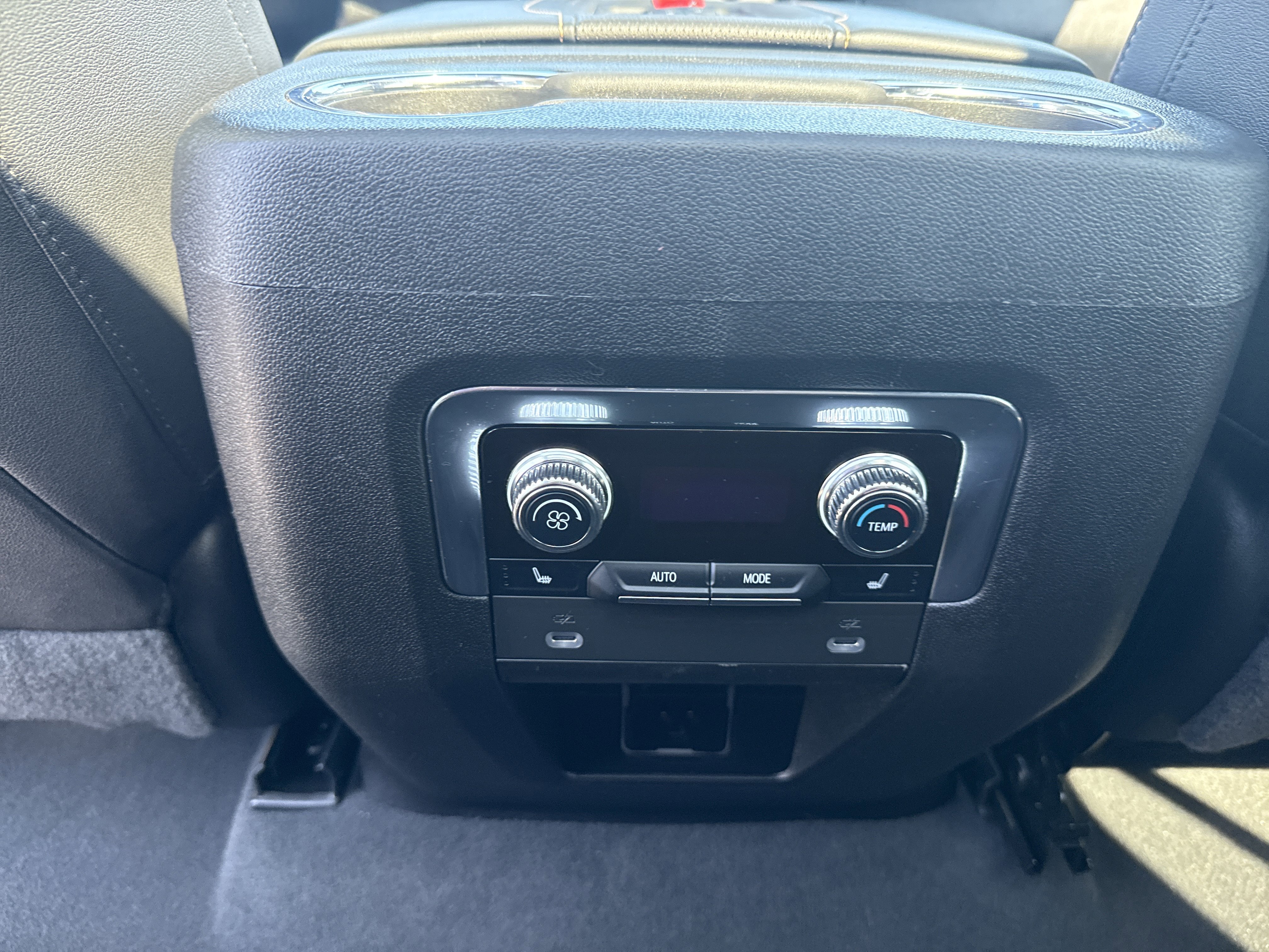 Used 2023 GMC Yukon AT4 w/ AT4 Premium Package AWD/4WD image 16