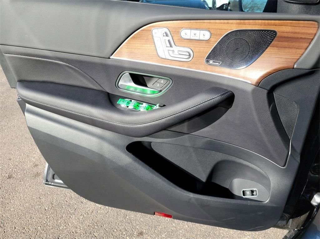 New 2025 Mercedes-Benz GLS 450 4MATIC image 15