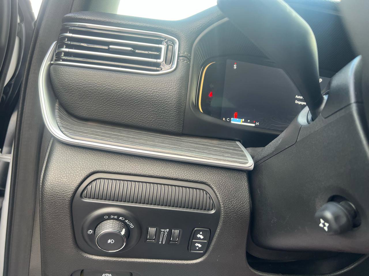 Used 2024 Jeep Wagoneer L Series II image 48