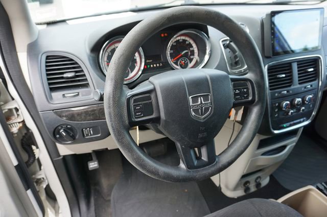 Used 2013 Dodge Grand Caravan SXT image 11