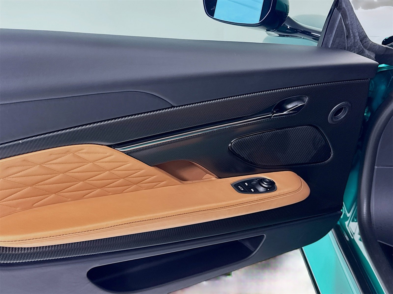 Used 2025 Aston Martin DB12 Coupe image 15