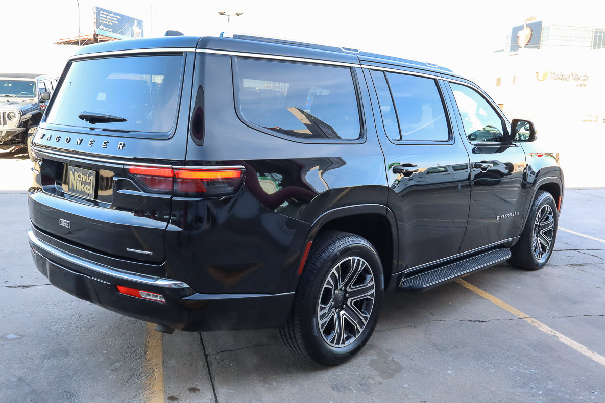 Used 2024 Jeep Wagoneer Series II w/ Flexible Seating Group AWD/4WD image 5