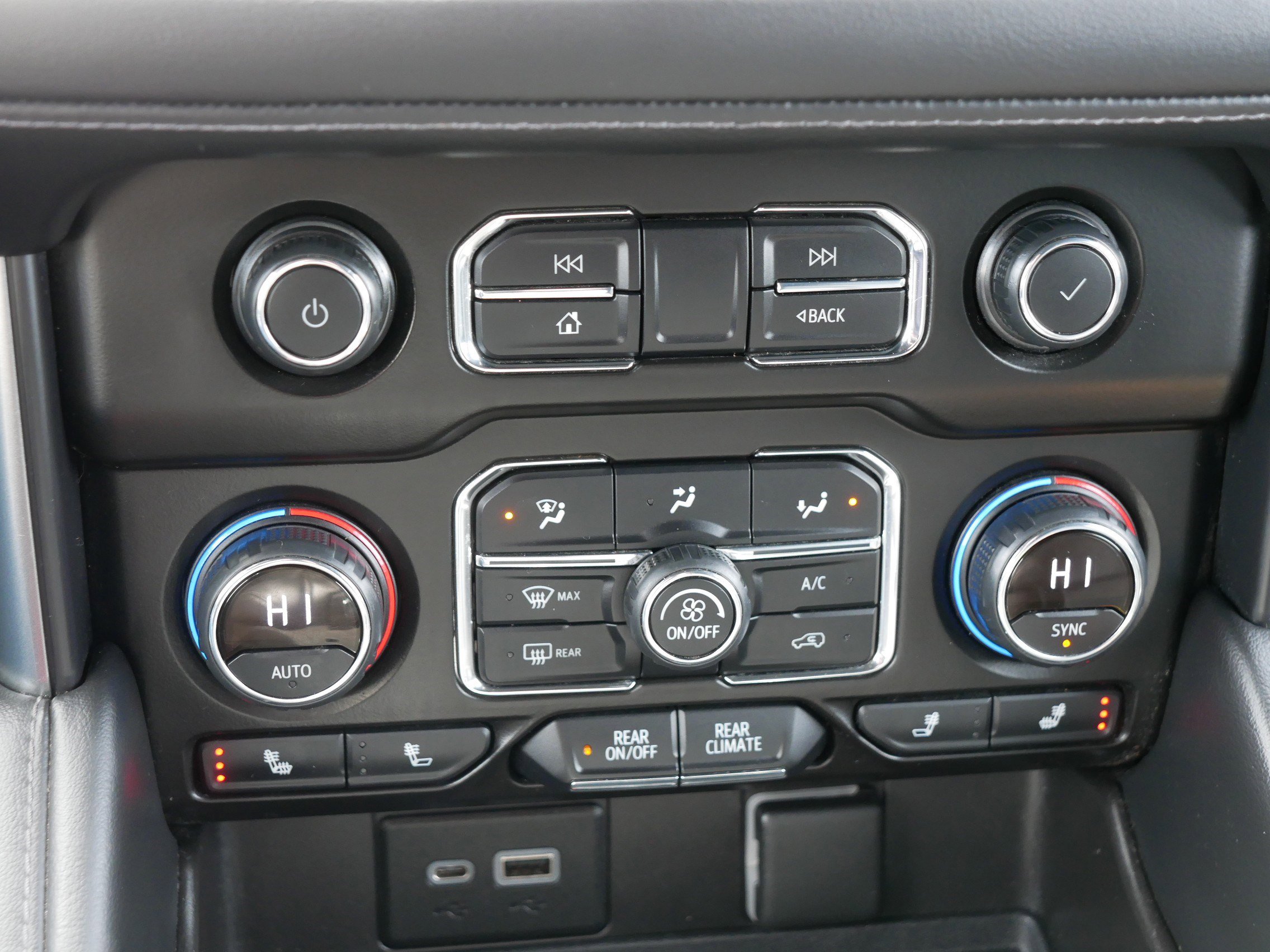 Used 2021 Chevrolet Suburban LT AWD/4WD image 23