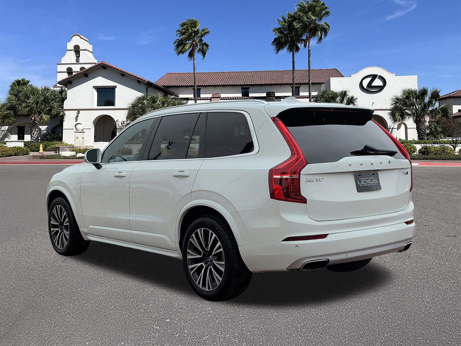 Used 2021 Volvo XC90 T6 Momentum w/ Climate Package AWD/4WD image 4