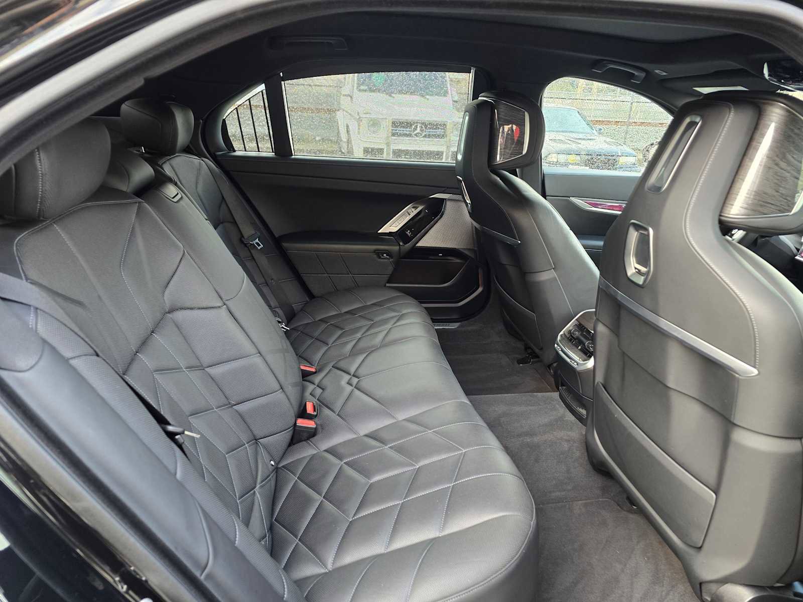 Used 2024 BMW 740i image 13