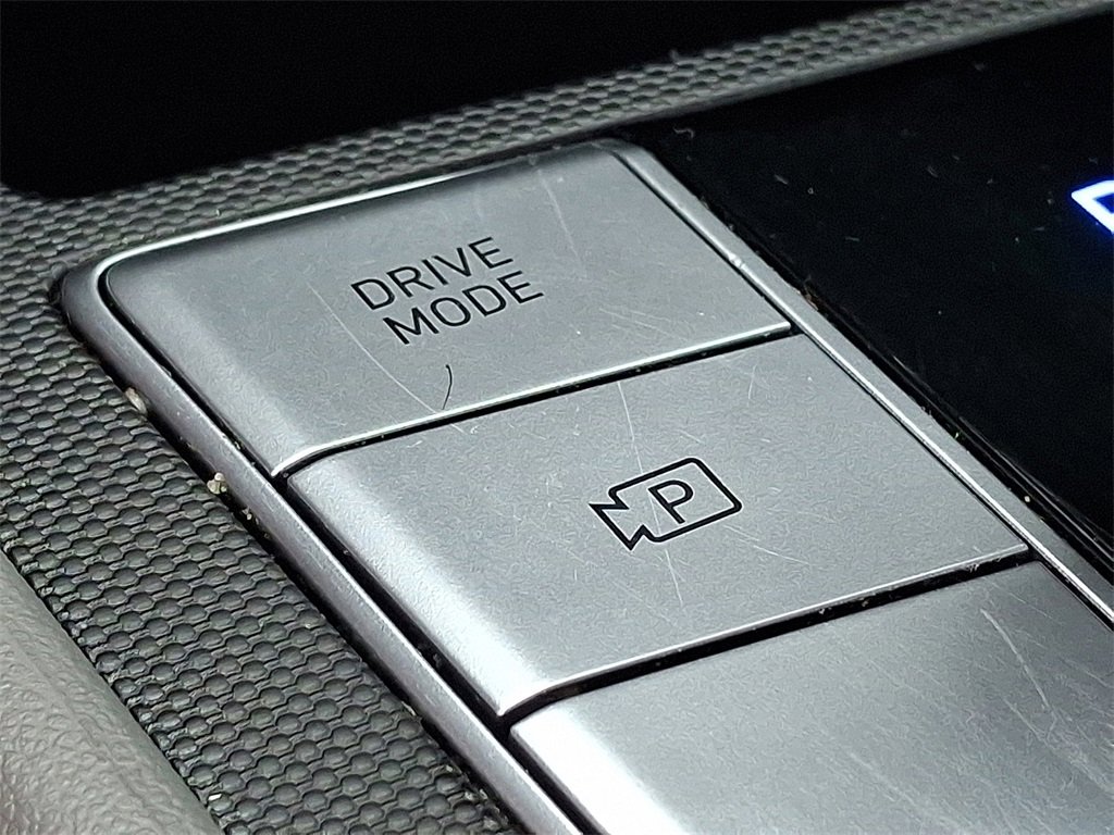 Used 2023 Hyundai Elantra SEL image 25