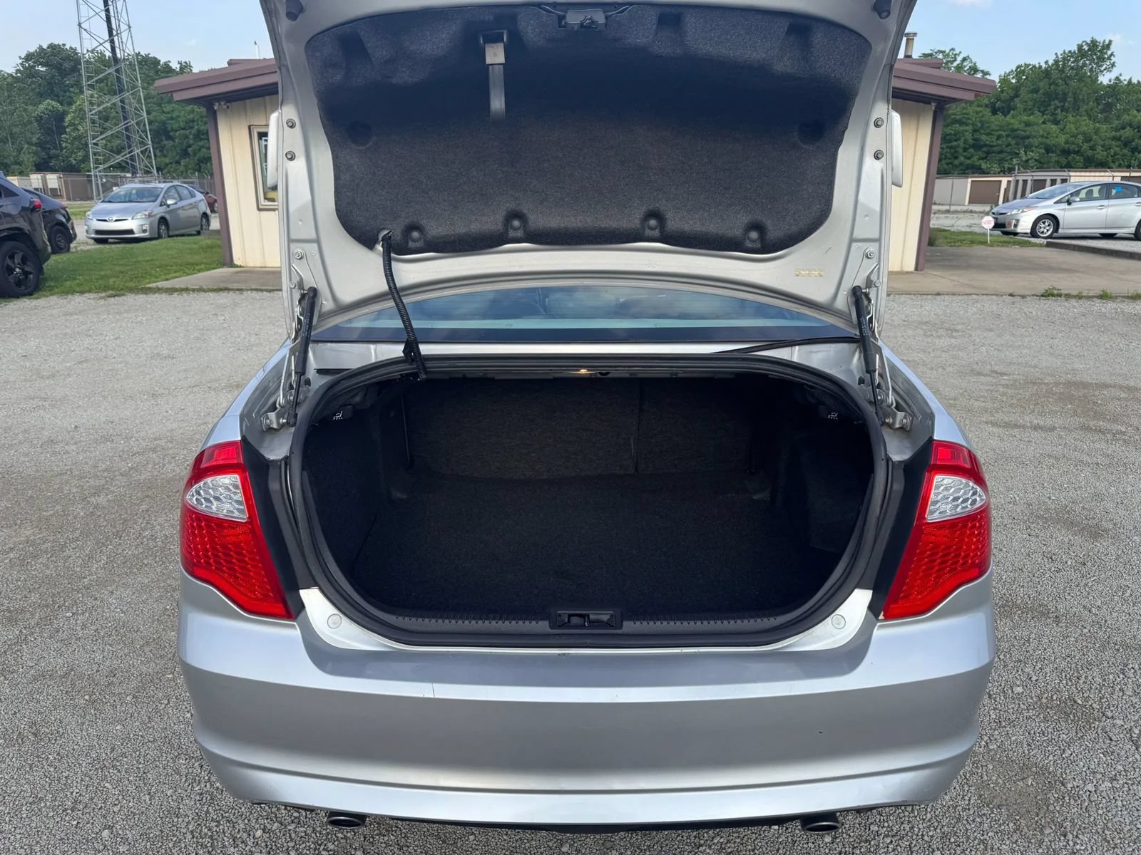 Used 2011 Ford Fusion SEL FWD image 17