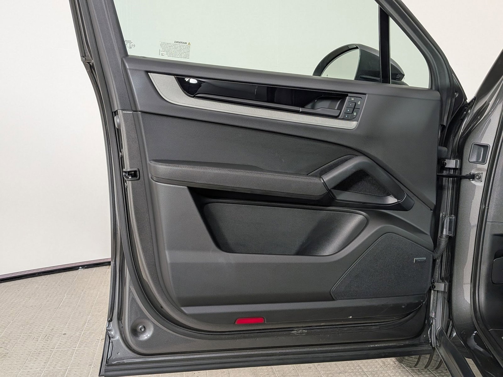Certified 2025 Porsche Cayenne AWD/4WD image 13