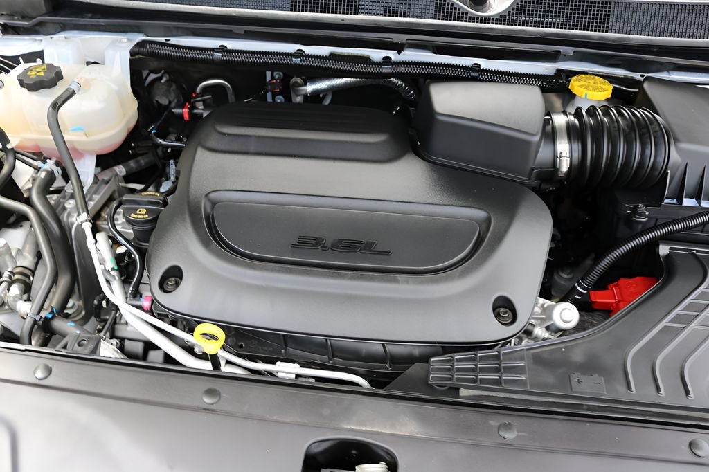 Used 2025 Chrysler Pacifica Select FWD image 10