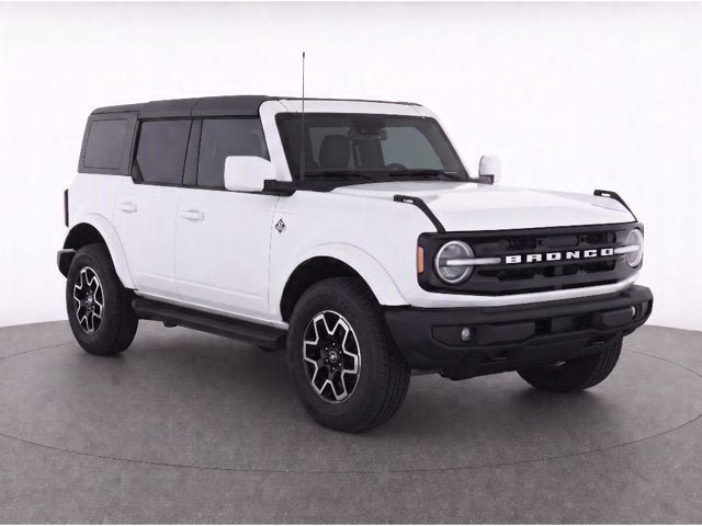 Used 2025 Ford Bronco Outer Banks AWD/4WD image 3