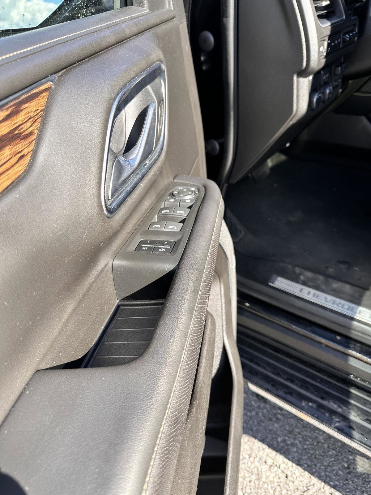 Used 2021 Chevrolet Suburban Premier w/ Premium Package RWD image 30