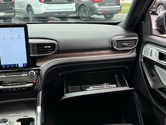 Used 2023 Ford Explorer Platinum w/ Technology Package image 33