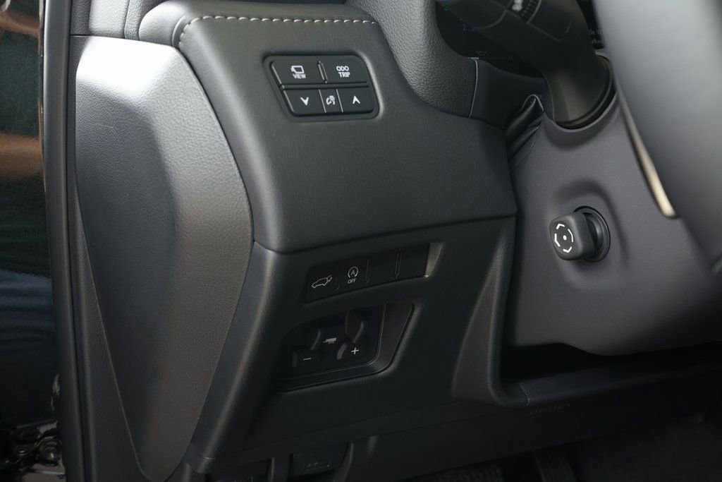 Used 2026 Lexus LX 600 4WD w/ Appearance Package image 33