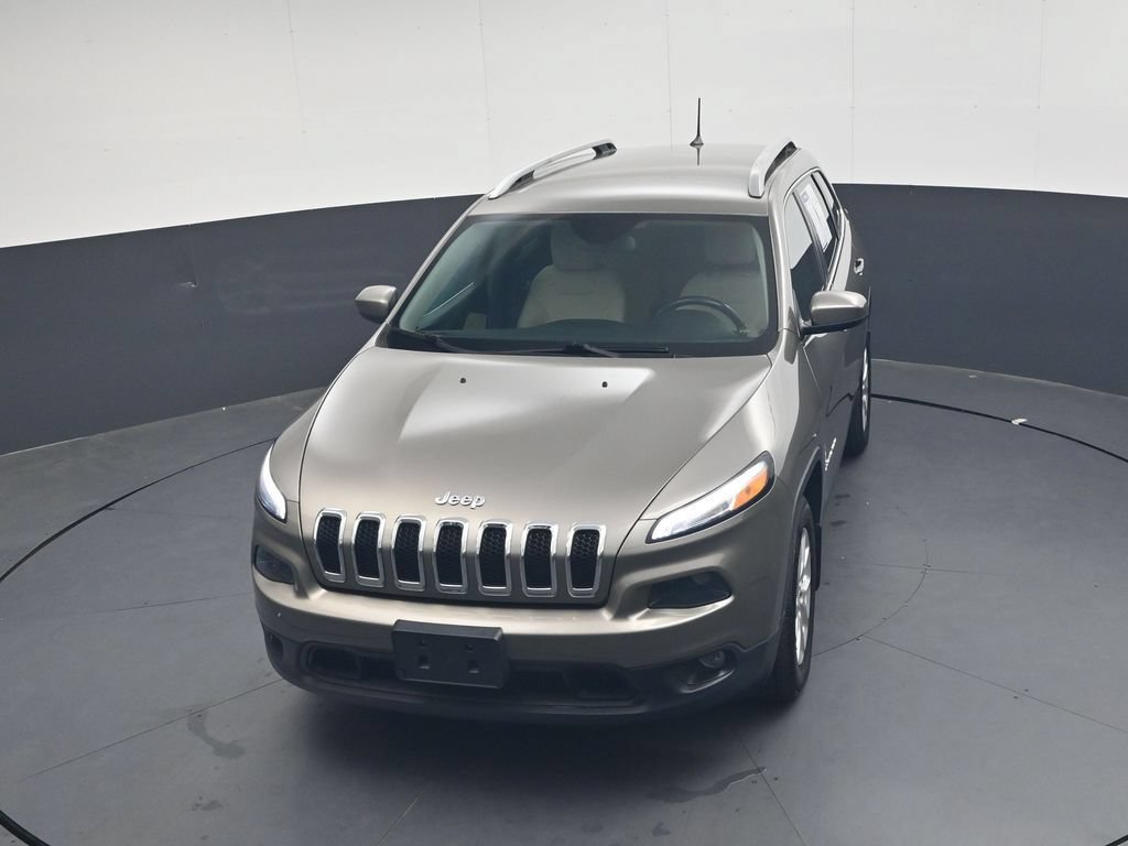 Used 2018 Jeep Cherokee Latitude w/ Cold Weather Group AWD/4WD image 32