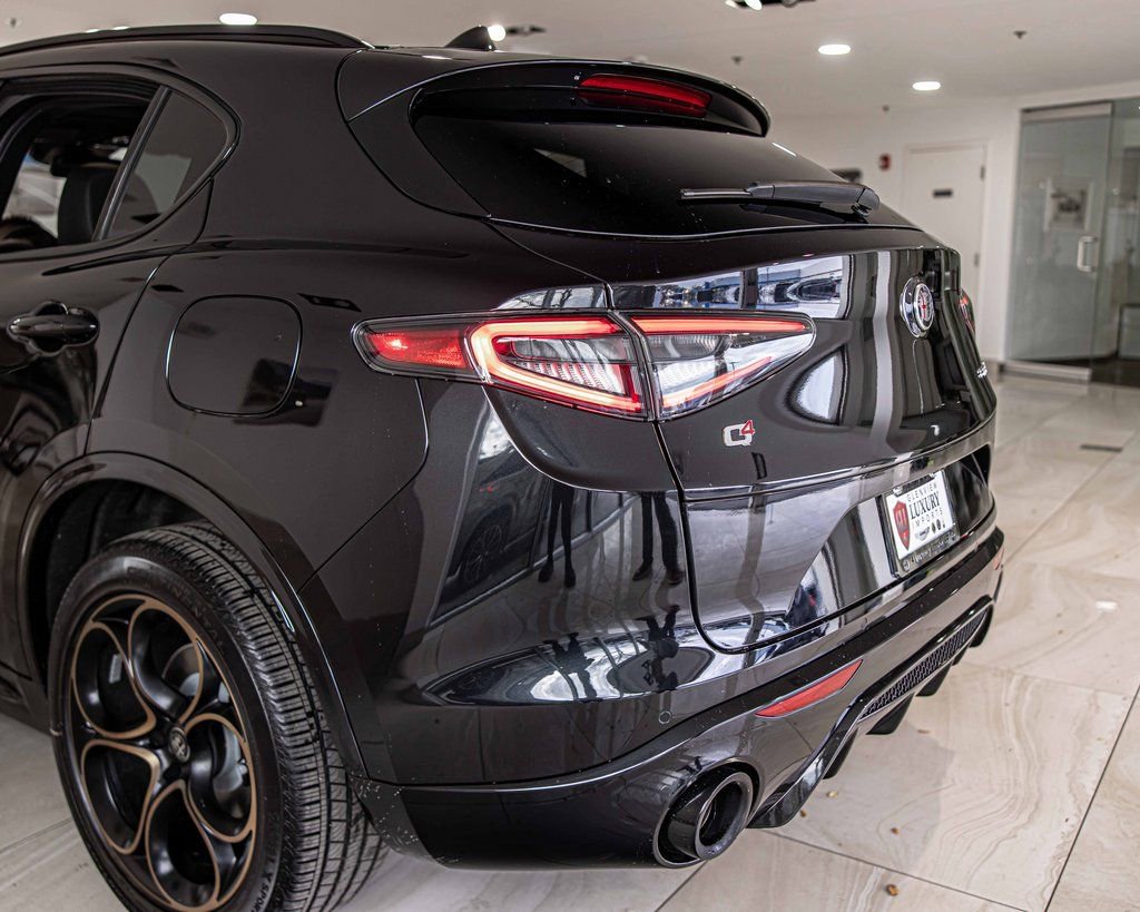 New 2025 Alfa Romeo Stelvio Sprint image 14