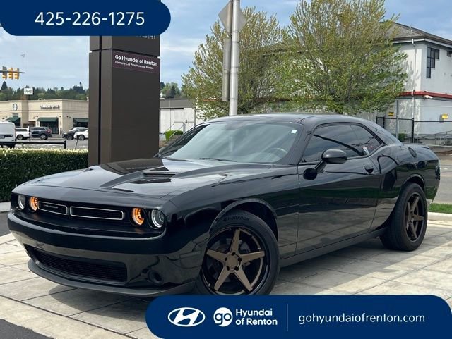 Used 2020 Dodge Challenger SXT RWD image 1