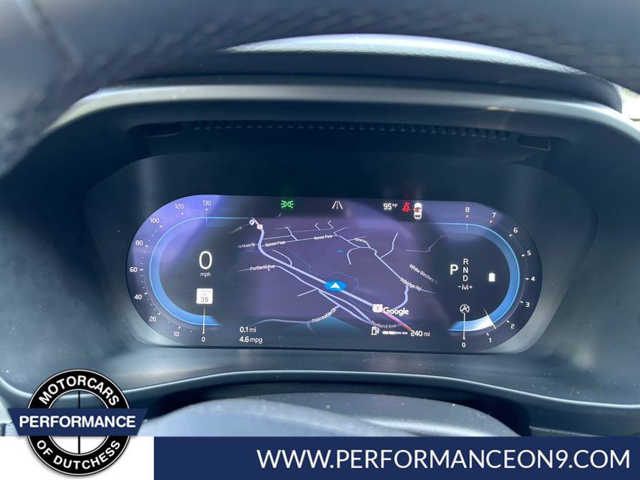 Used 2025 Volvo XC40 B5 Plus image 22