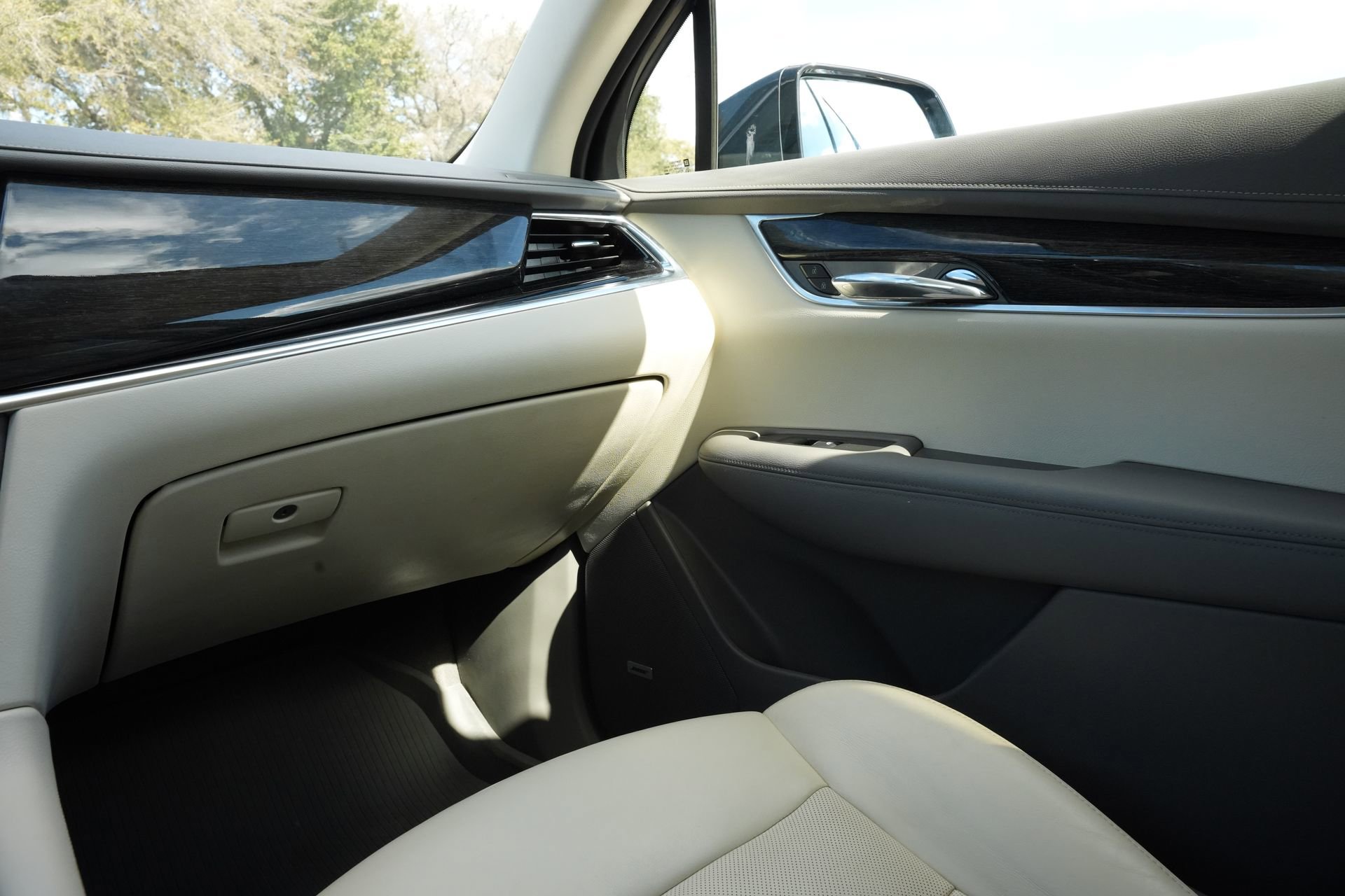 Certified 2022 Cadillac XT6 Premium Luxury w/ Technology Package image 8