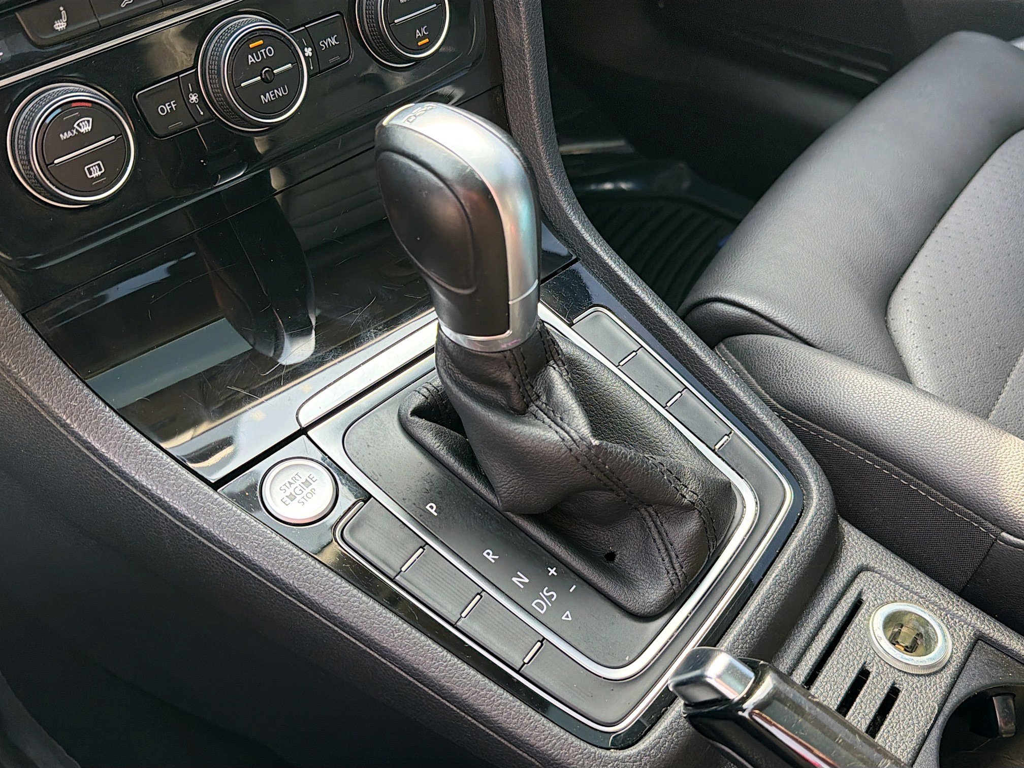 Used 2015 Volkswagen Golf TDI SEL image 8