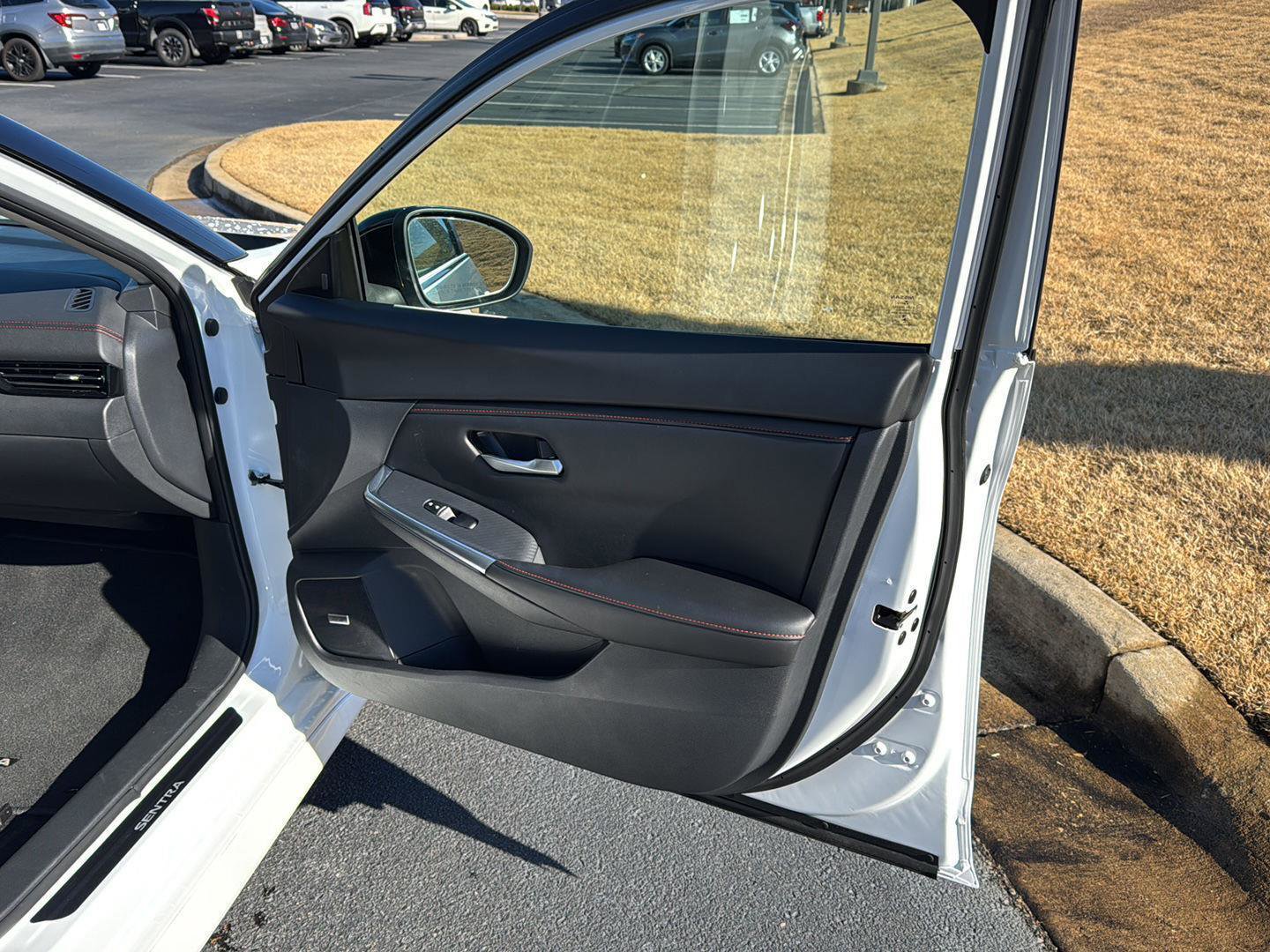 Used 2024 Nissan Sentra SR w/ SR Premium Package image 12