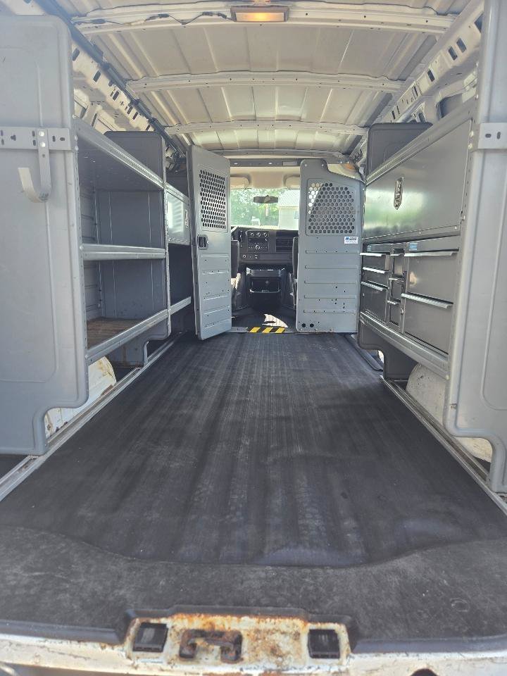 Used 2014 GMC Savana 3500 RWD image 17