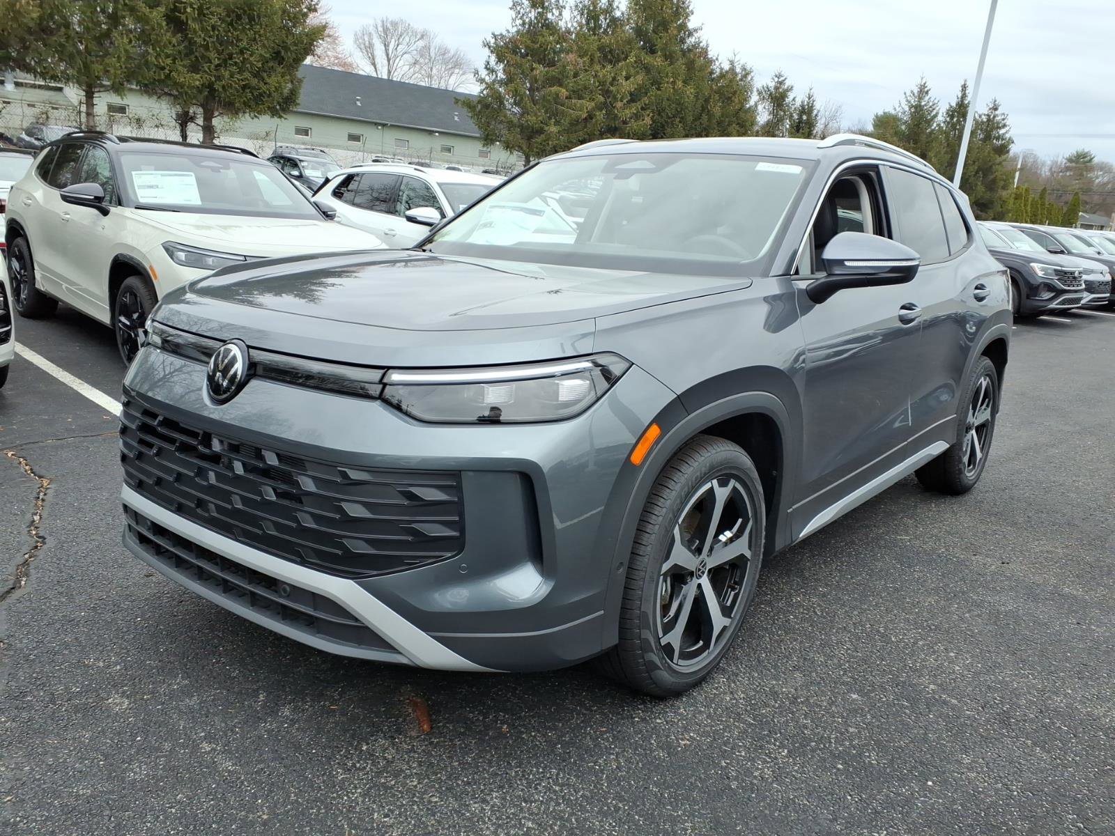 New 2026 Volkswagen Tiguan SE image 4