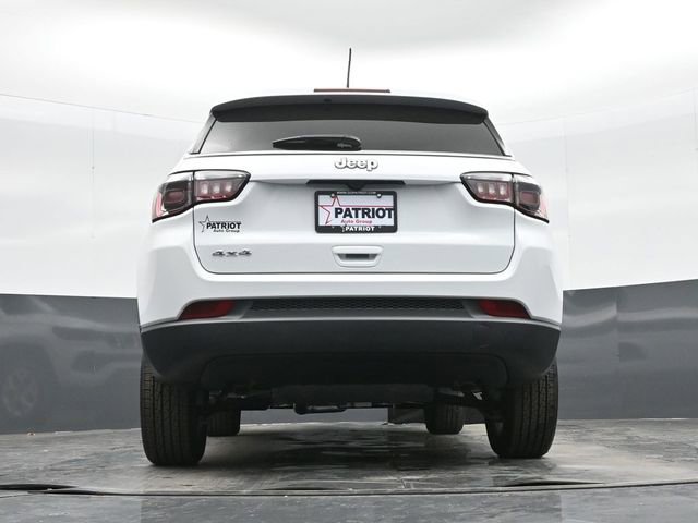 Used 2025 Jeep Compass Sport w/ Mopar Graphics Package AWD/4WD image 37