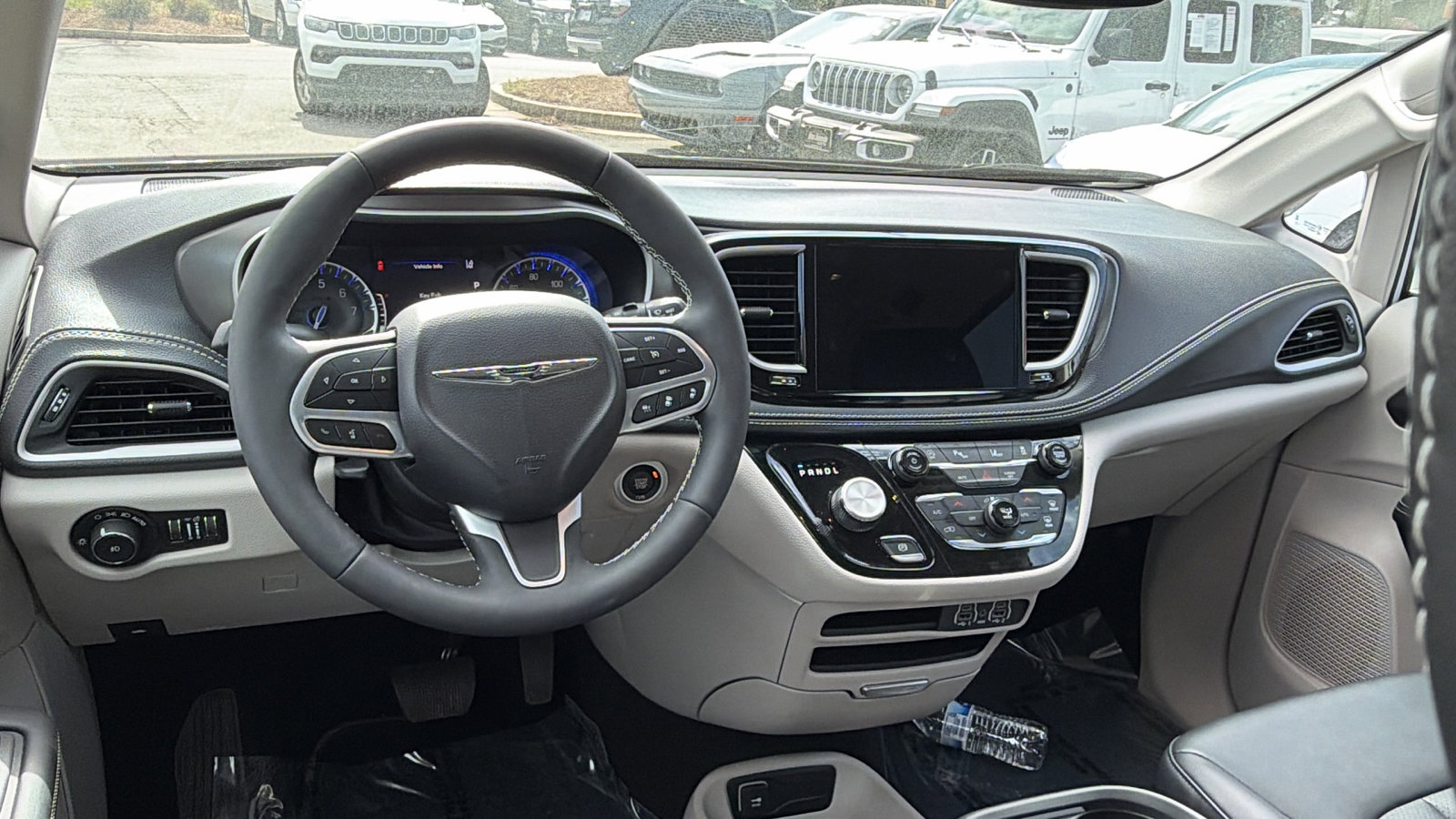 Used 2024 Chrysler Pacifica Touring-L image 24