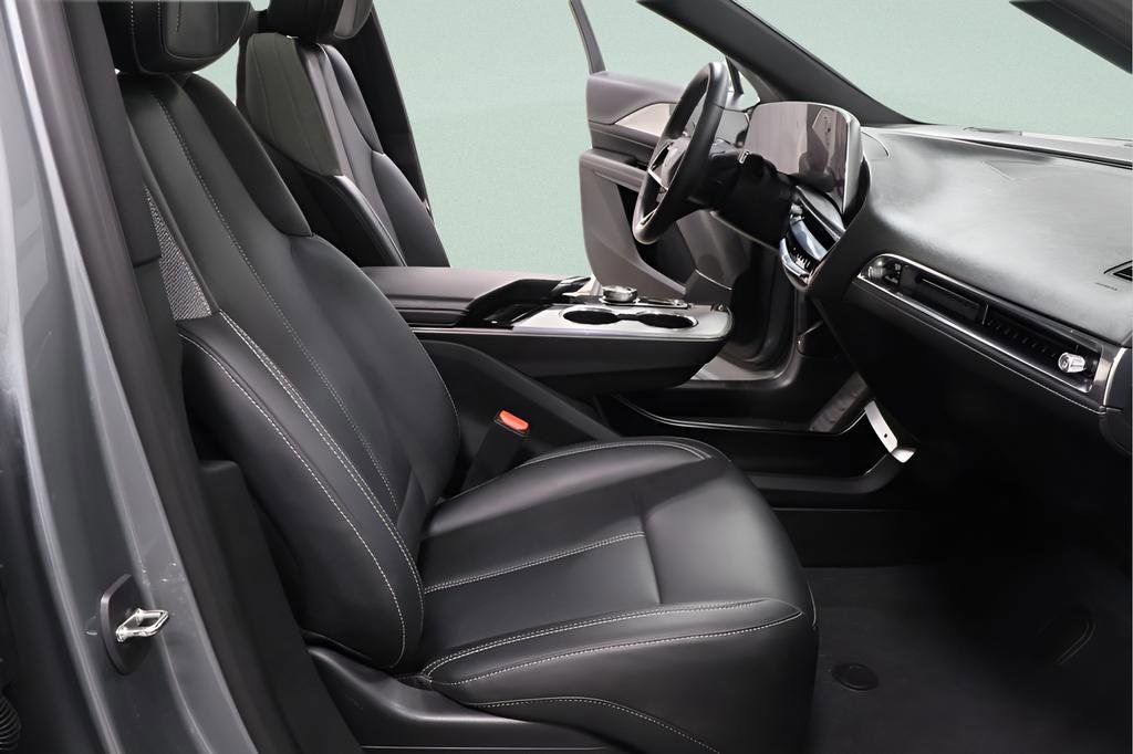 Used 2024 Cadillac Lyriq Tech image 29