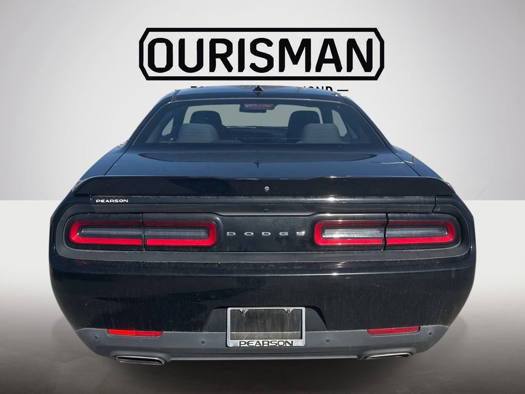 Used 2018 Dodge Challenger SXT w/ Driver Convenience Group image 6
