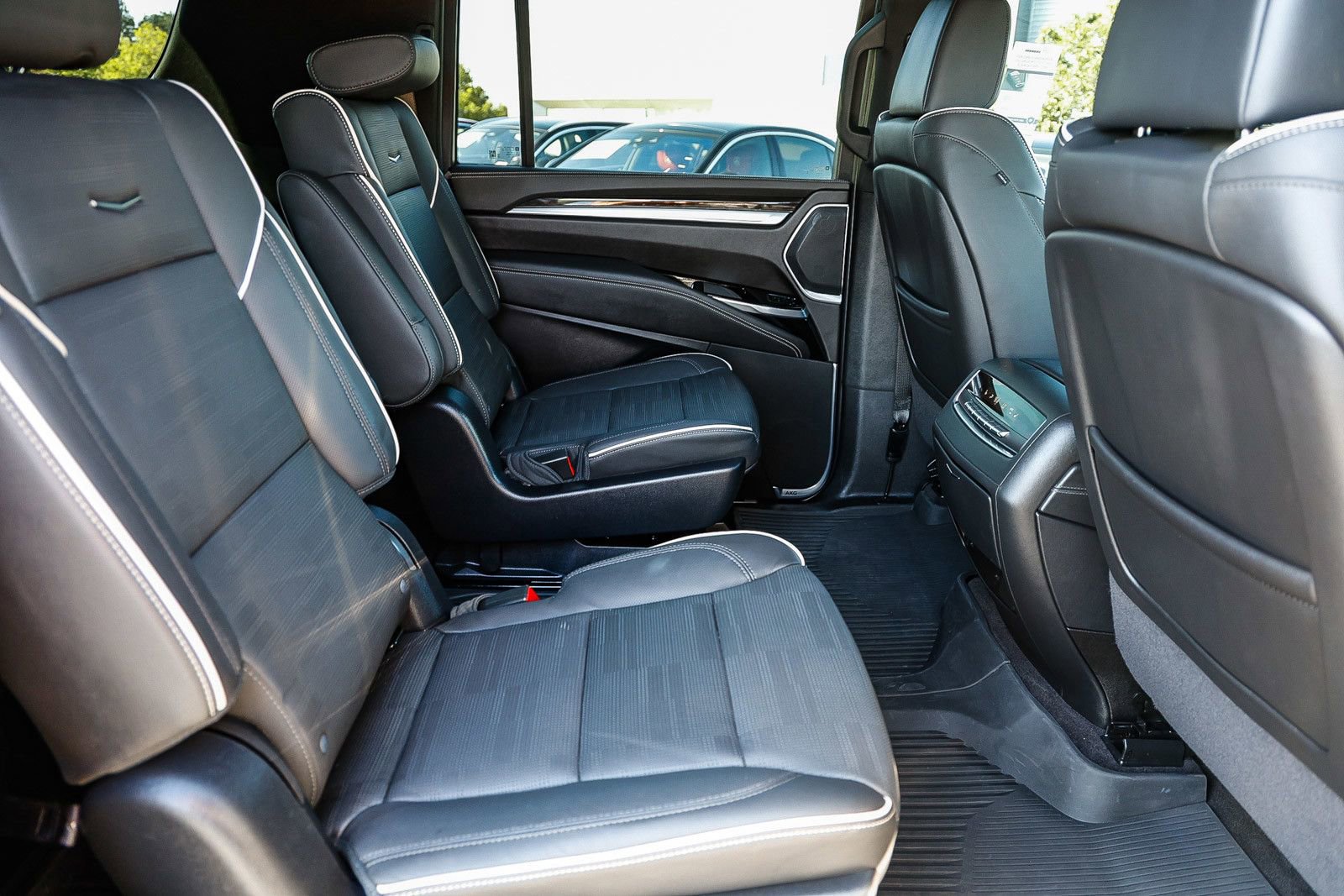 Used 2025 Cadillac Escalade ESV Premium Luxury w/ LPO, Floor Liner Package AWD/4WD image 18