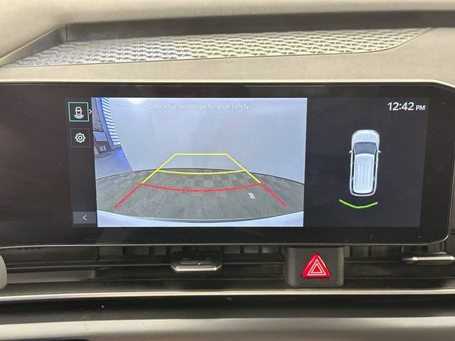 Used 2025 Kia Carnival FWD image 13