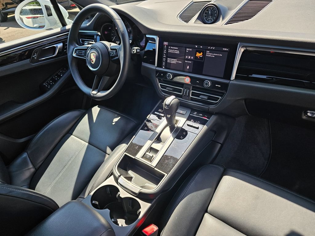 Used 2025 Porsche Macan AWD/4WD image 11