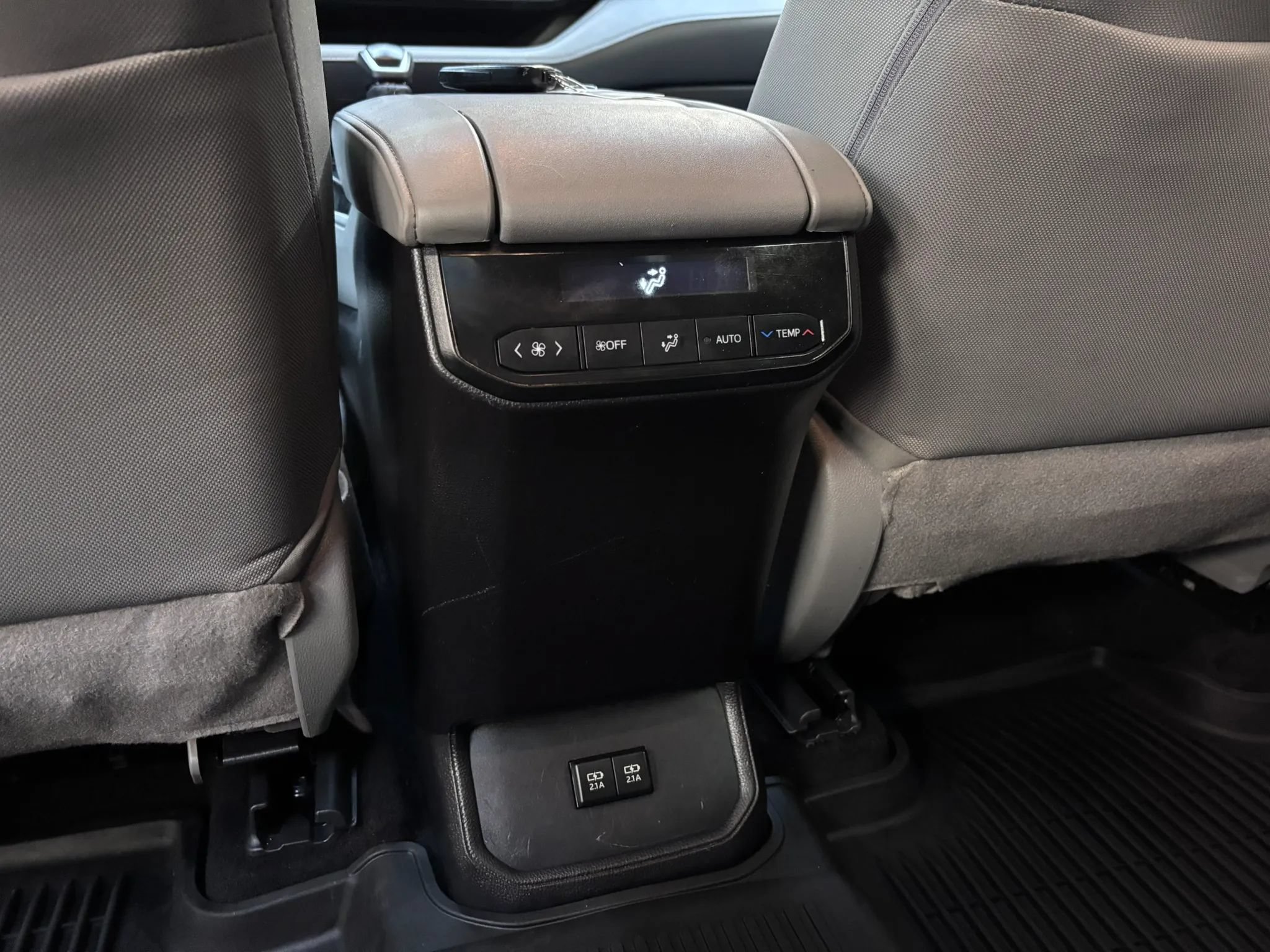 Used 2020 Toyota Highlander LE AWD/4WD image 21