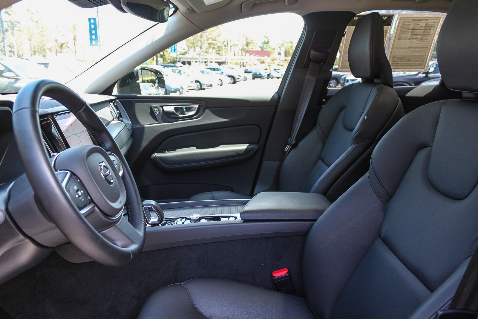 Used 2025 Volvo XC60 B5 Core AWD/4WD image 18