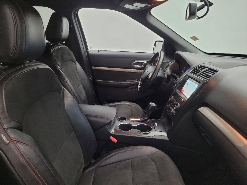 Used 2018 Ford Explorer XLT w/ Equipment Group 202A FWD image 21