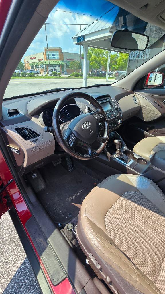 Used 2015 Hyundai Tucson SE AWD/4WD image 10