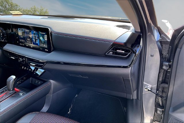 Certified 2026 Nissan Kicks SR FWD image 26