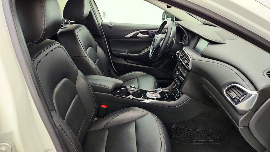 Used 2018 INFINITI QX30 AWD w/ Cargo Package image 24