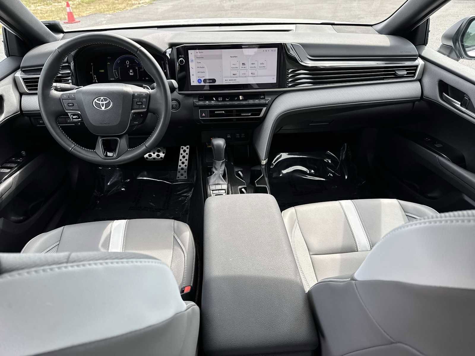 Used 2025 Toyota Camry SE w/ Multimedia Upgrade Package FWD image 14