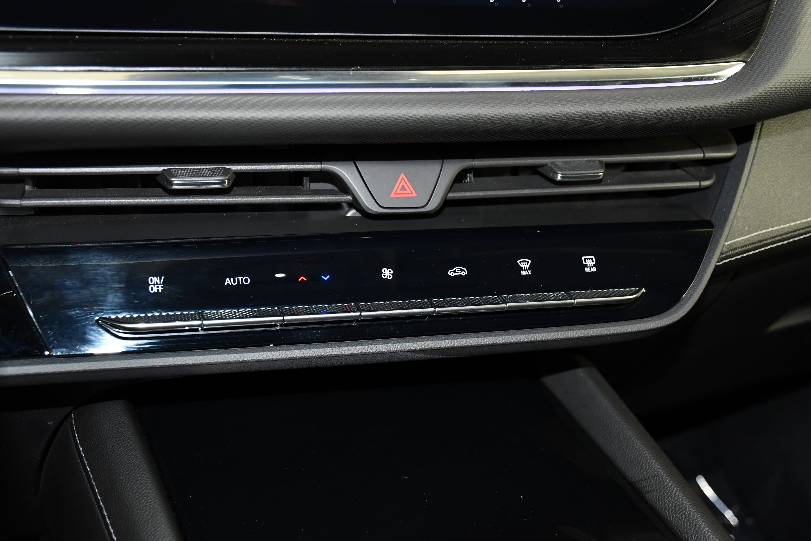 Used 2024 Buick Envision Preferred AWD/4WD image 29