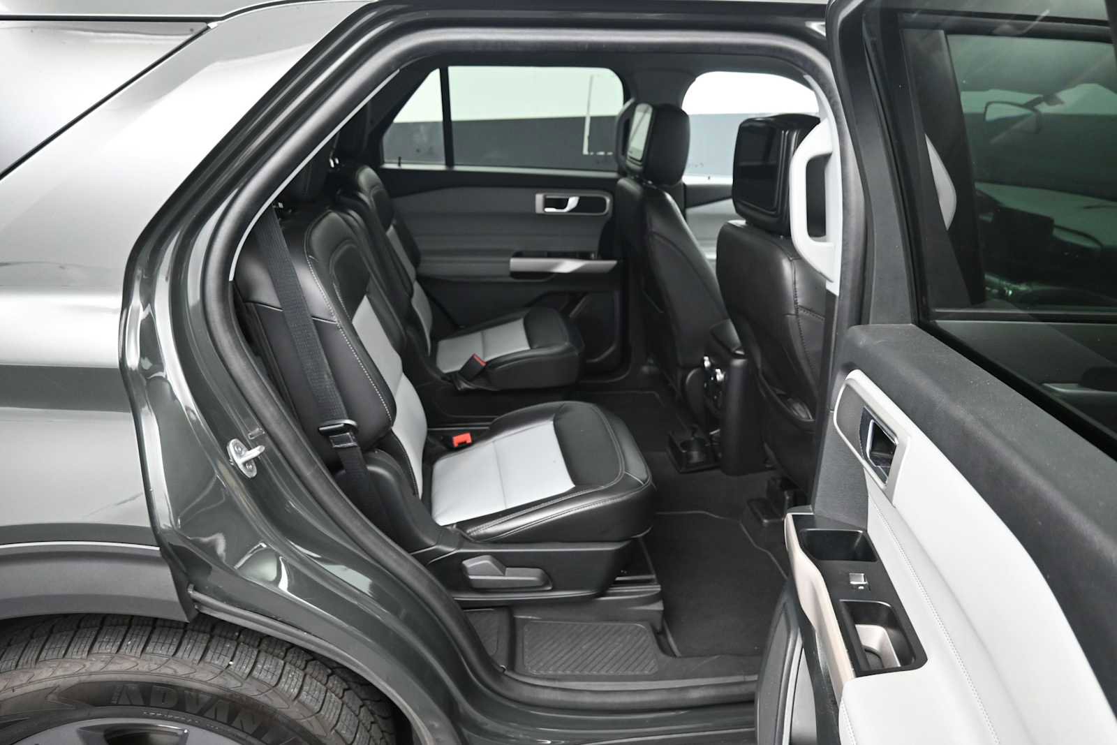 Used 2023 Ford Explorer XLT w/ Equipment Group 202A AWD/4WD image 11