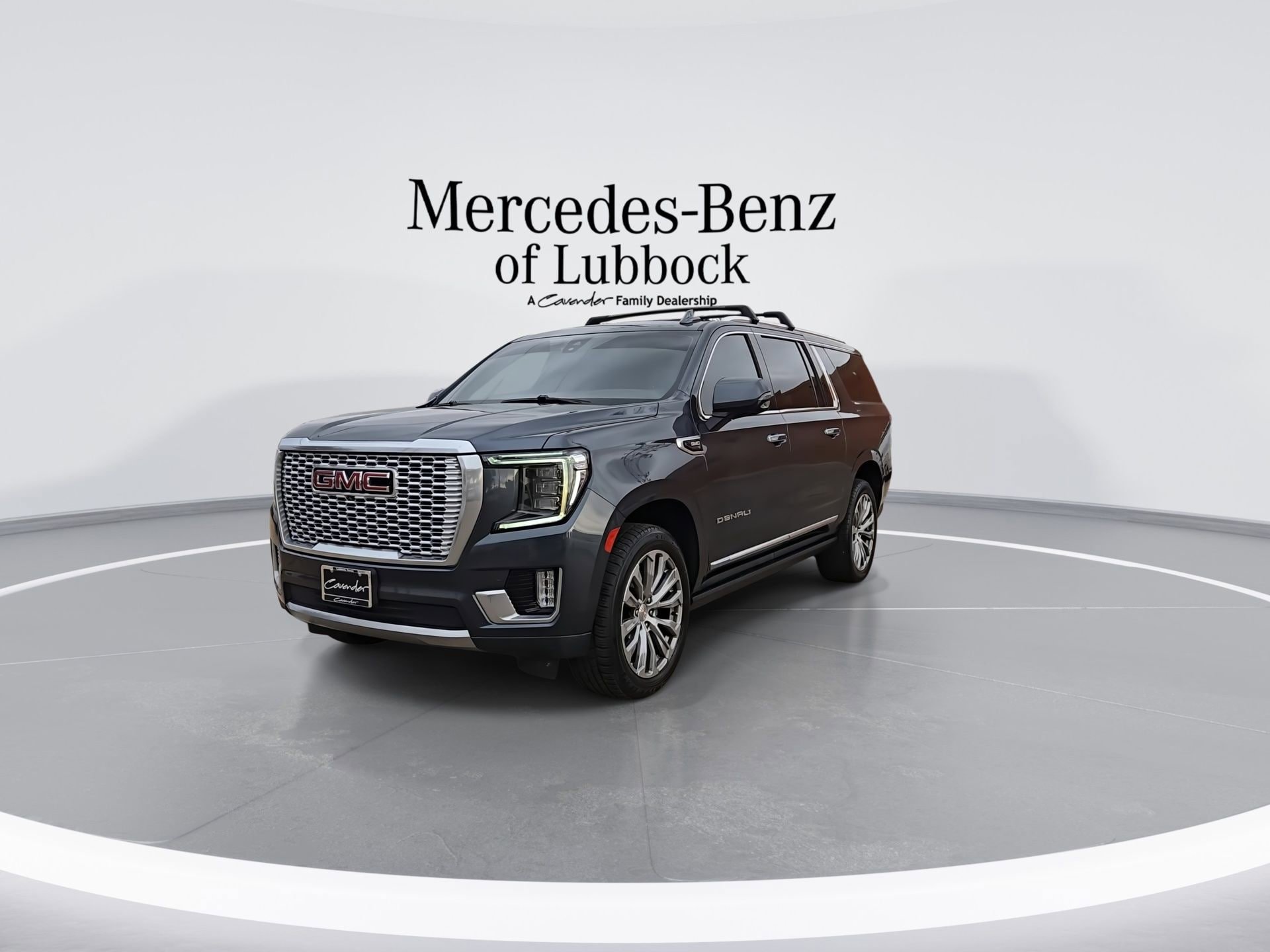 Used 2021 GMC Yukon XL Denali w/ Denali Premium Package AWD/4WD image 3