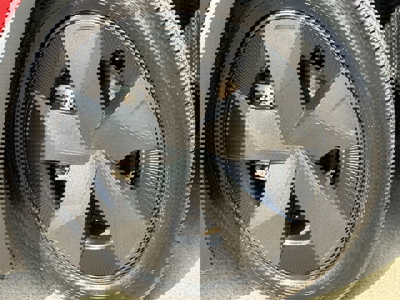 Used 2024 Toyota Prius LE image 9