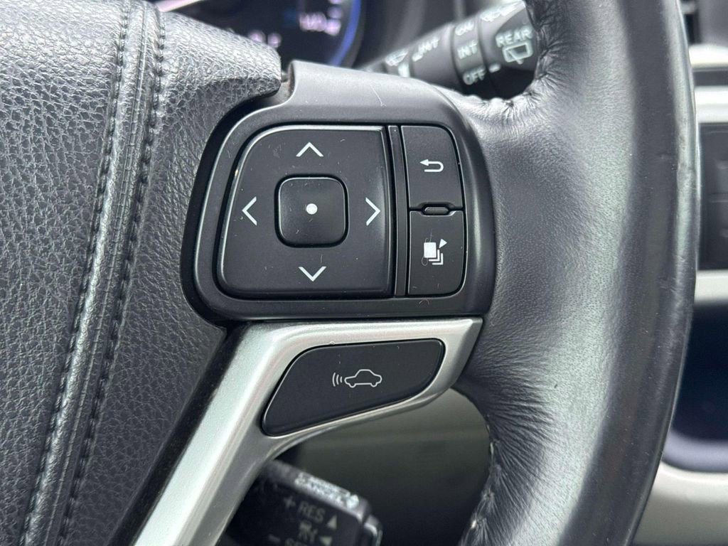 Used 2015 Toyota Highlander Limited Platinum image 26