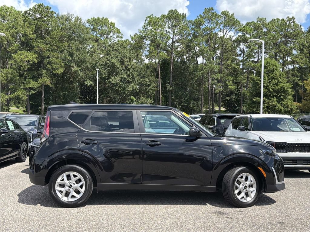 Used 2025 Kia Soul LX w/ LX Technology Package FWD image 3