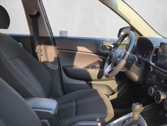 Used 2024 Hyundai Venue SEL image 23