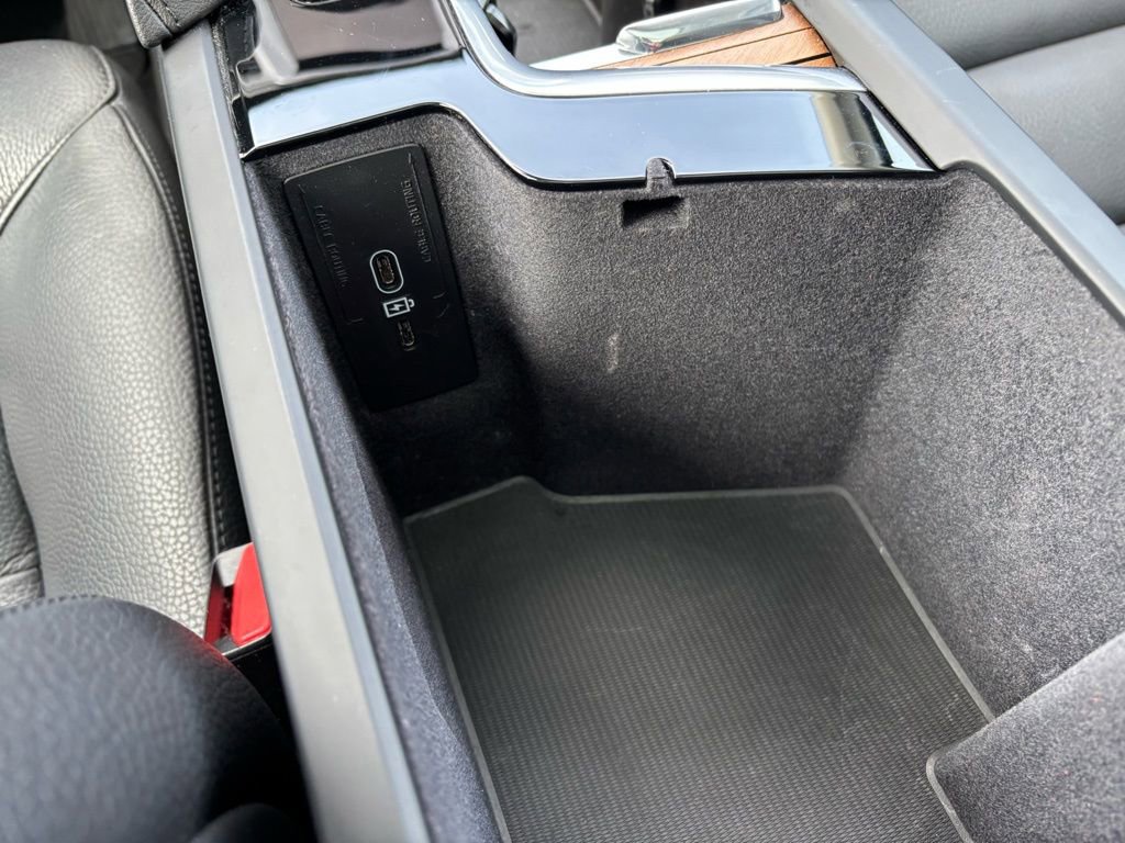 Used 2024 Volvo XC90 B6 Plus image 9