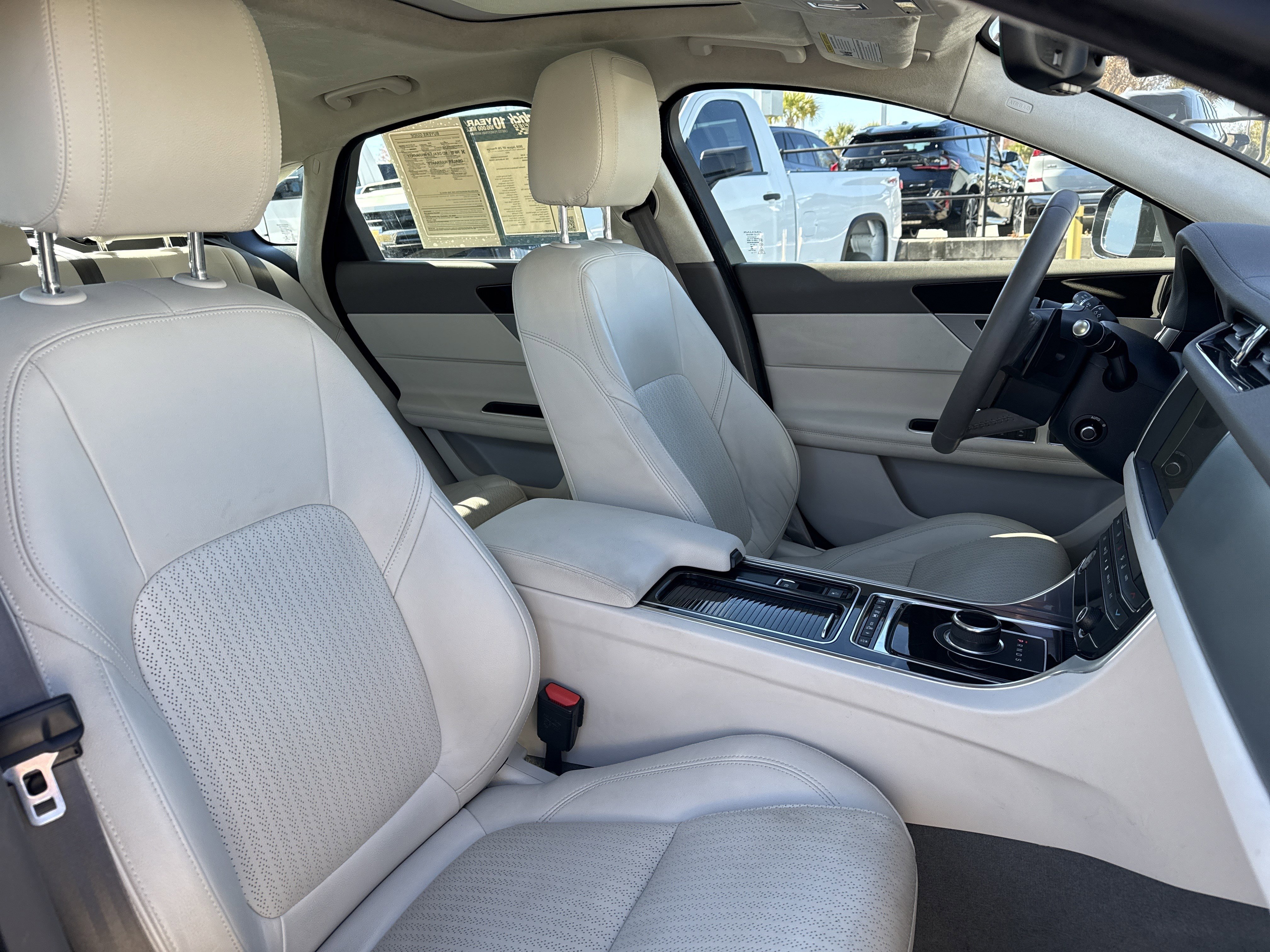 Used 2020 Jaguar XF Prestige image 12